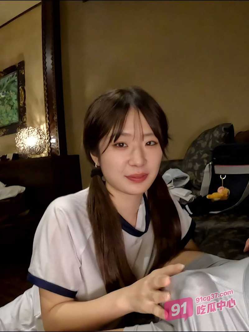 北京嫩妹刘羽 遭大神调教玩弄 小身体被巨根深造到底 反差感爆棚！ 配图