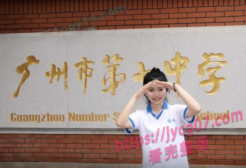 广州某校胡梦玲课间调情 为同桌消火 高能画面不容错过！