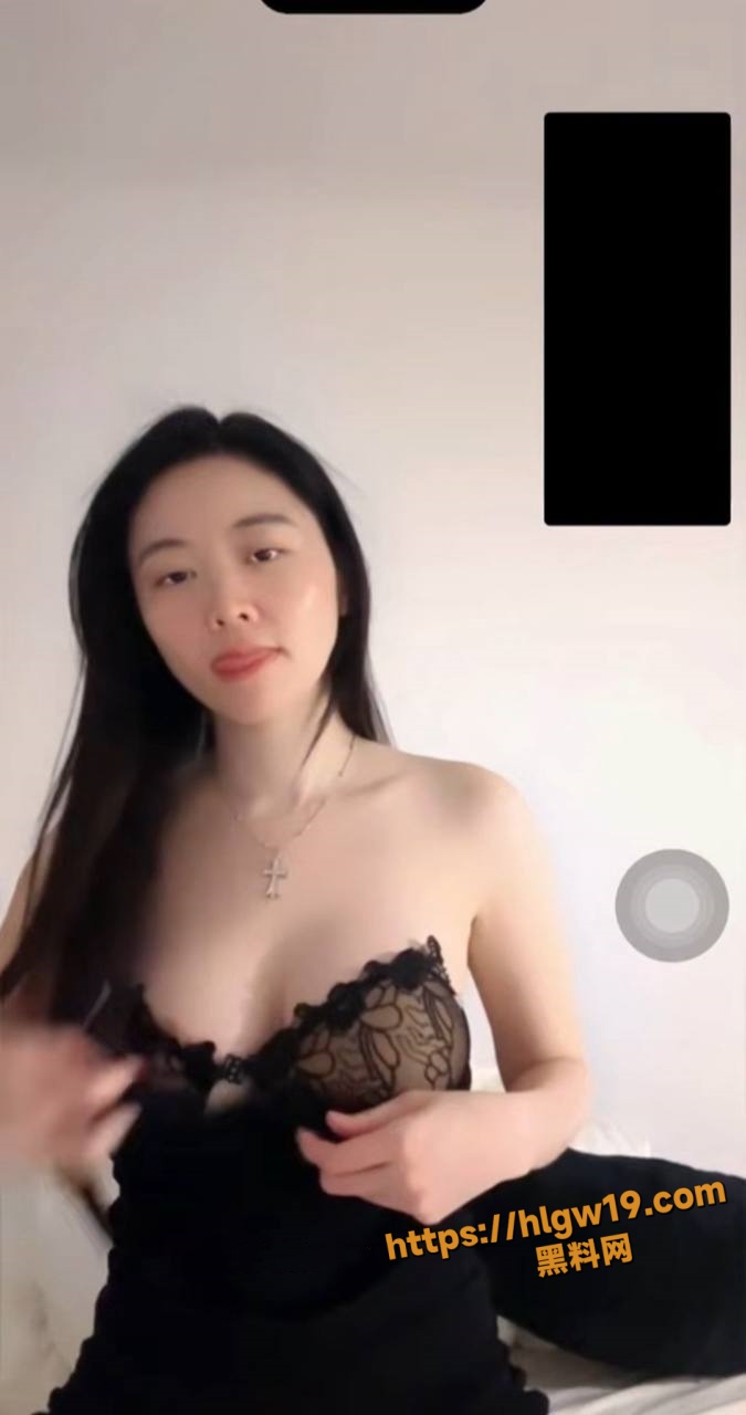 高颜御姐 kii 付费定制一对一裸聊视频流出 无毛白虎露脸扒穴抠逼自慰 揉胸三点全粉表情超骚！