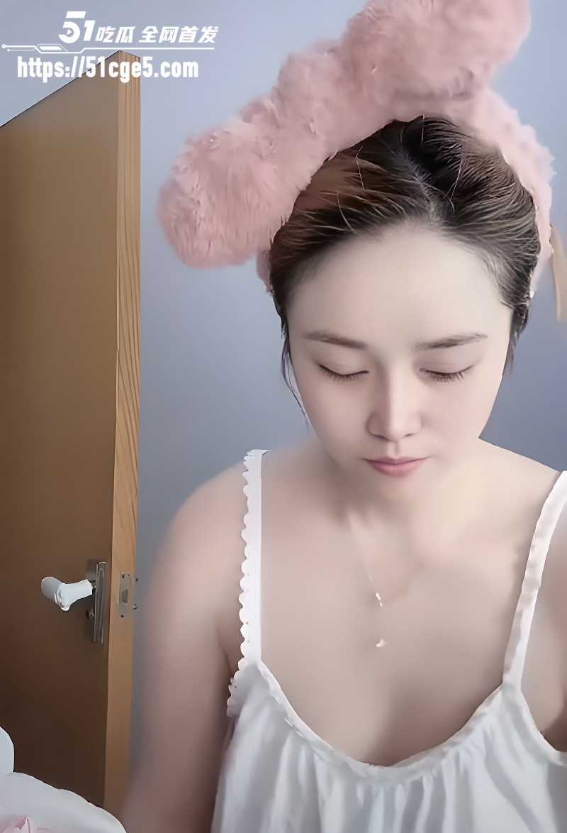 绝美网红主播真空走光合集 7