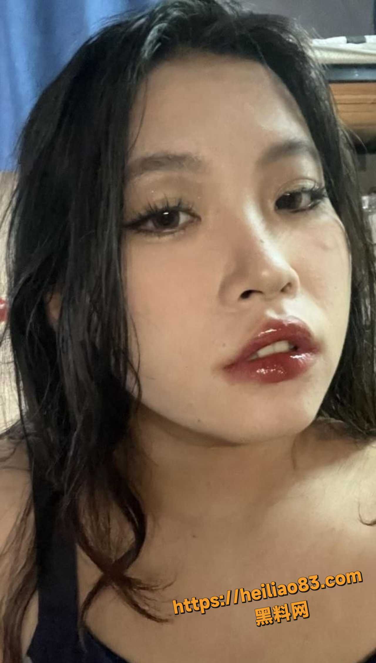 实习教师 双手柔情的轻轻抚摸老师 那丰满性感的胴体猛插狠抽起来！ 配图