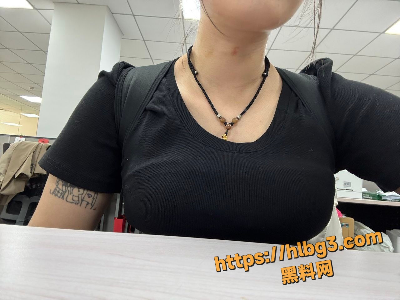 肉感型反差精神小妹 一段口交后入就能拿捏你 才刚刚大学的精神小妹大逼让干的是真的黑啊！