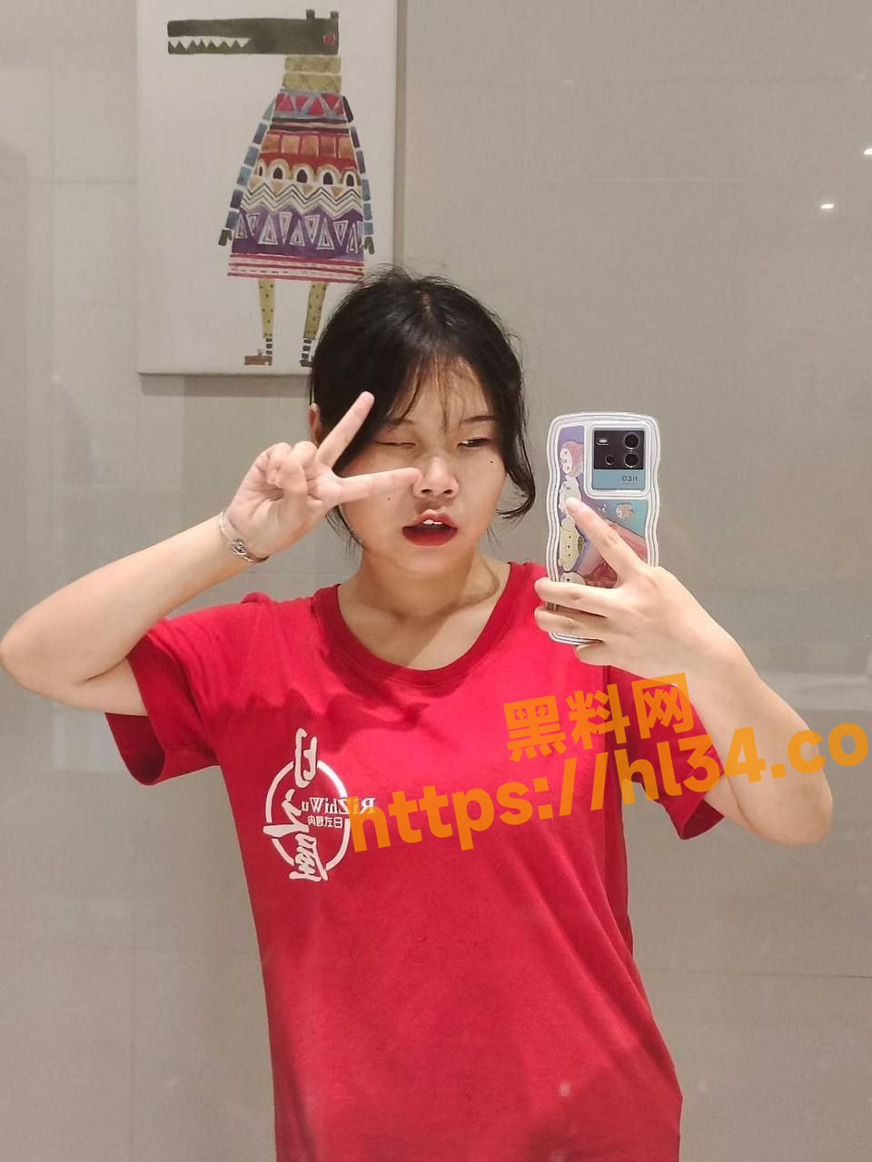 料友投稿之网络上认识的精神小妹 几句话一忽悠就发过来裸体照欲想寻求刺激干炮高潮！