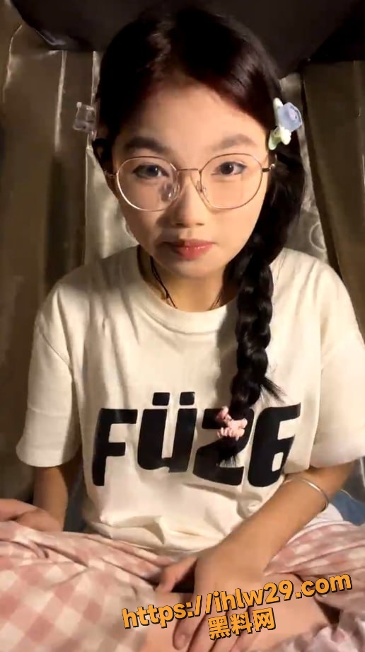 万人求系列！快手 小狗的烦心事 下海搞黄播寻刺激被录屏 全网疯传！