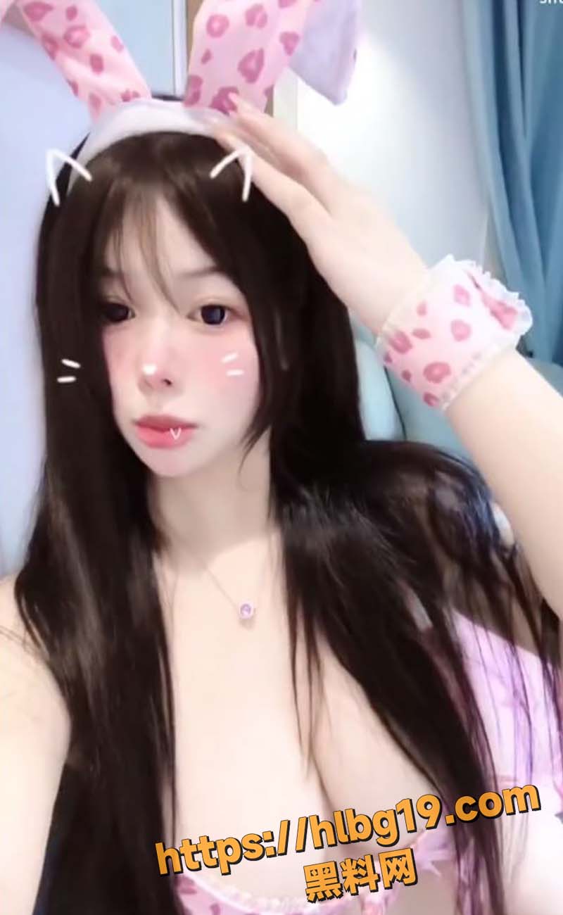 抖音巨乳女神 六宝 表面清纯可爱 私下反差母狗 各种JK水手制服私拍裸聊流出