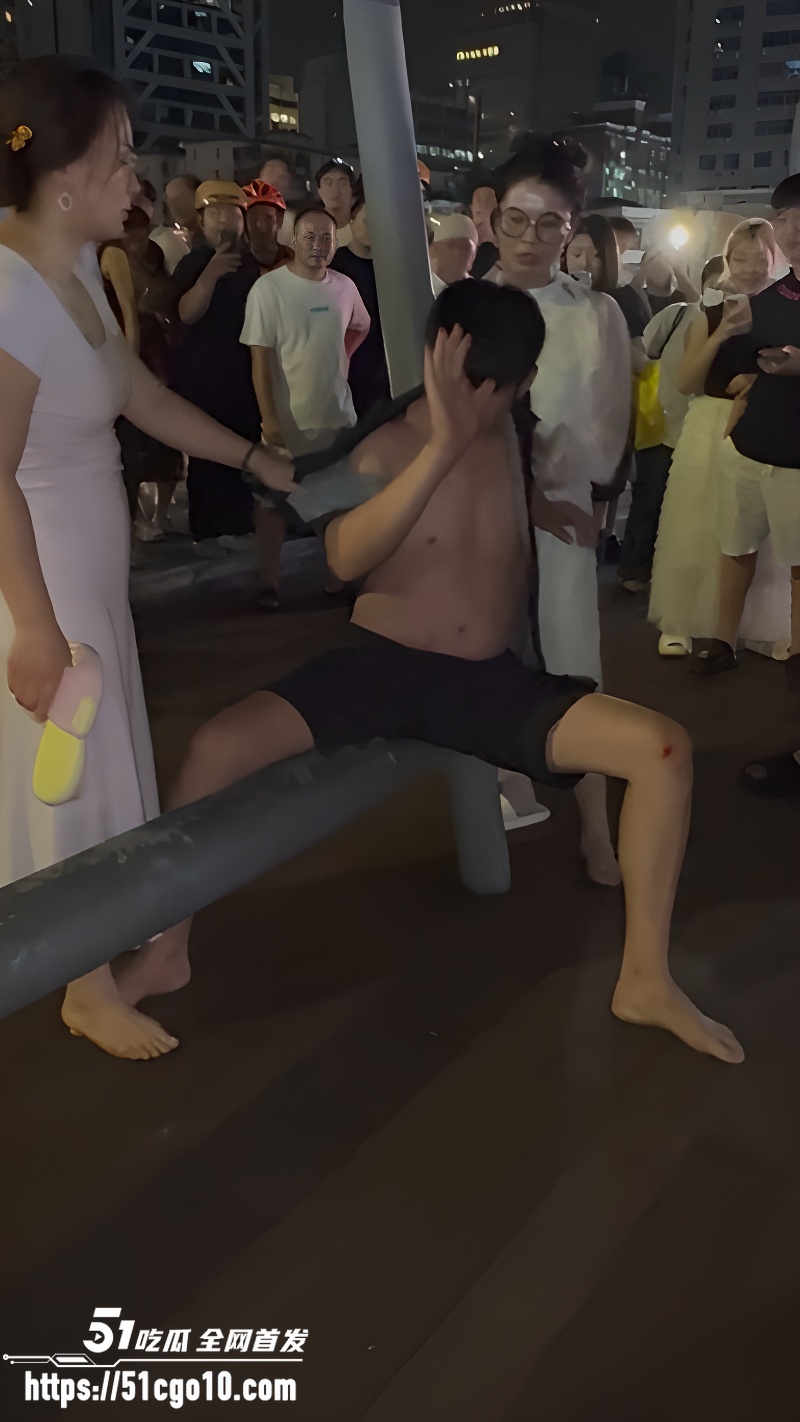 脚踩两条船出轨两个富婆 2