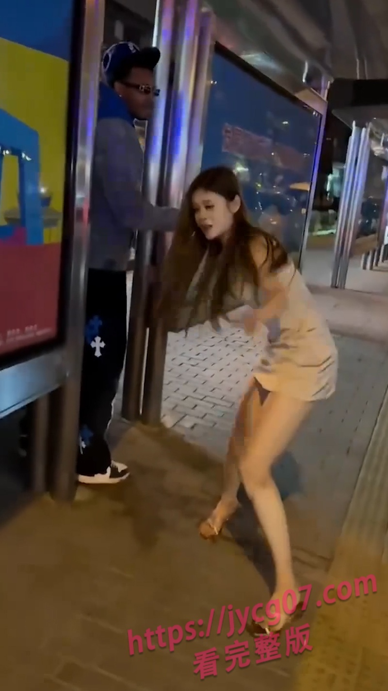 北京三里屯集美和黑人约会！遭网友调侃引冲突！ 配图3