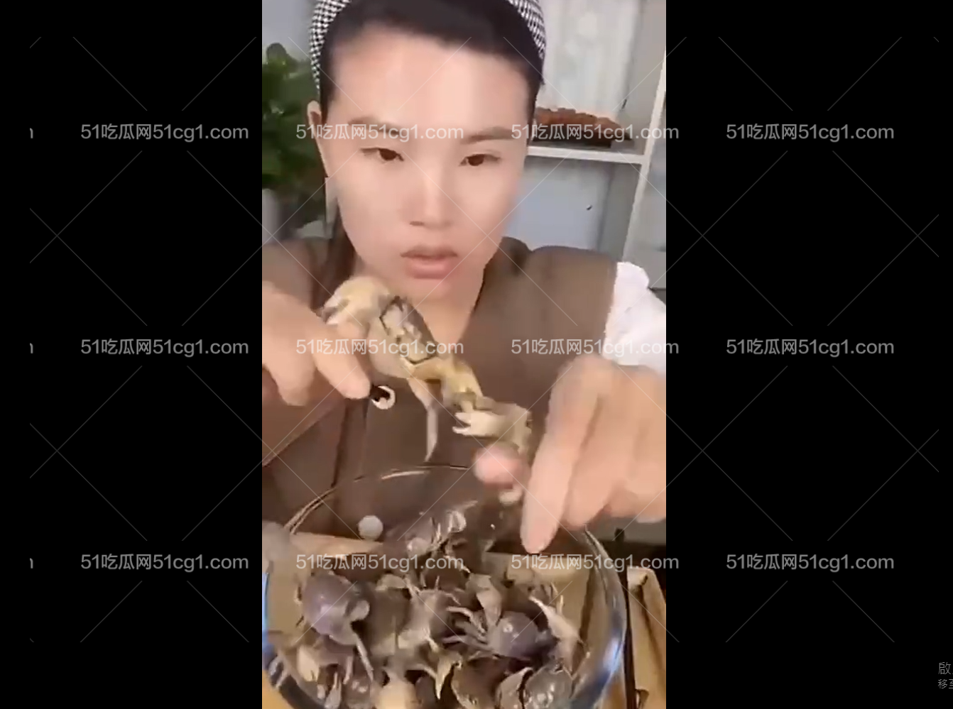 满满的寄生虫,这种为了流量命都不要的。
