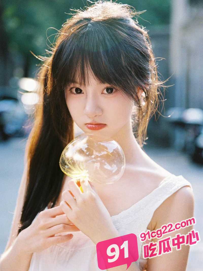 兄妹乱伦之和妹妹解锁新姿势 享受可能被看到的刺激！