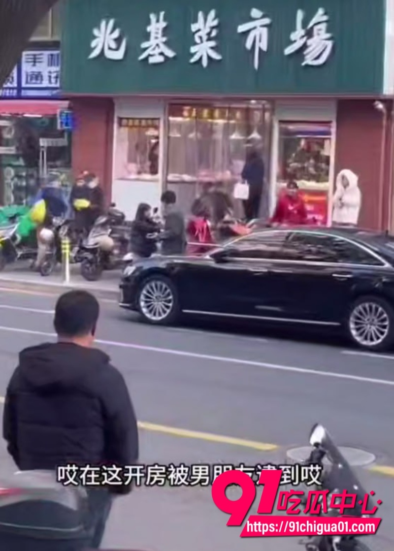大型捉奸现场视频曝光 女友谎称跟朋友吃饭 实则出去酒店开房上钟 男友捉奸当场报警大义灭亲