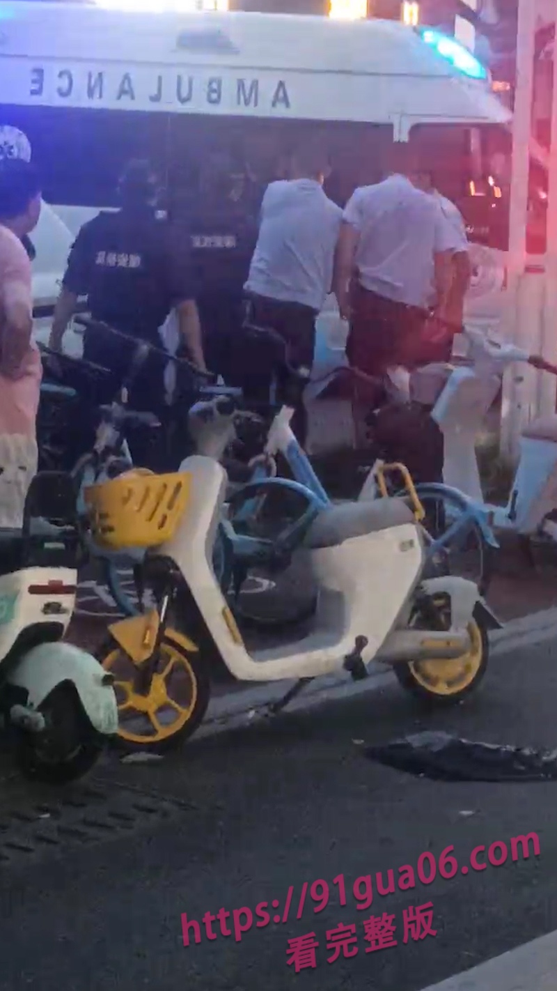 浙江瑞安男子裸爬视频曝光 疑似嫖娼被抓发疯装精神病人 配图4