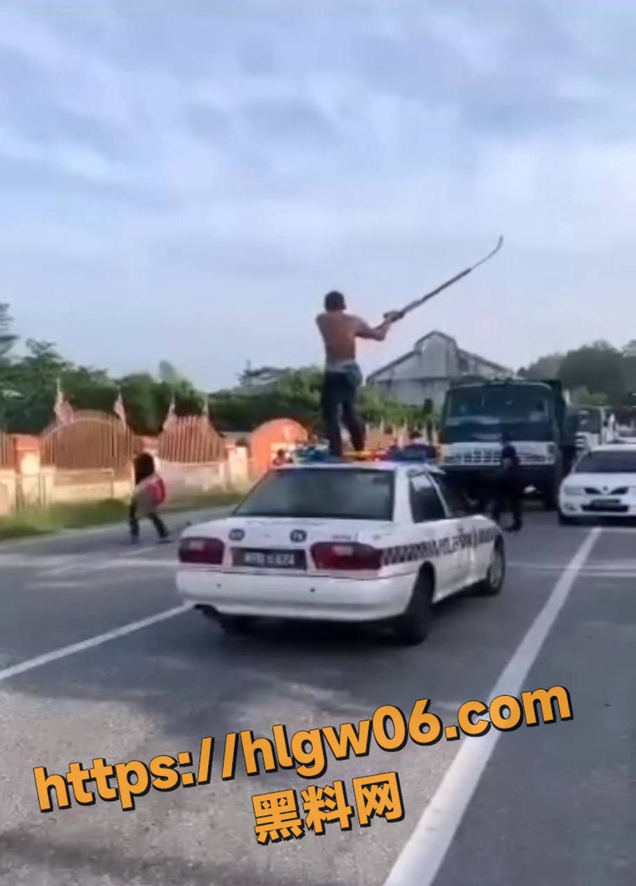 疯子闯马来西亚警局砸毁设施，警员受伤警方用催泪瓦斯制服!犹如好莱坞大片