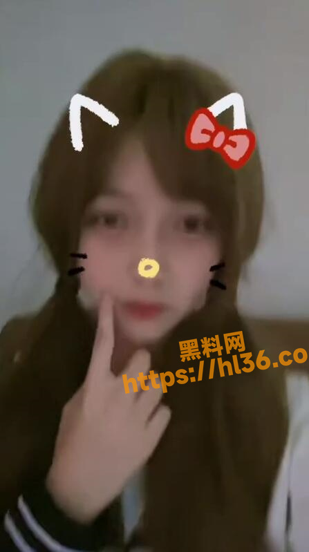 19岁双马尾可爱小萝莉 在家自拍露奶抠逼视频 粉嫩嫩的小穴非常诱人