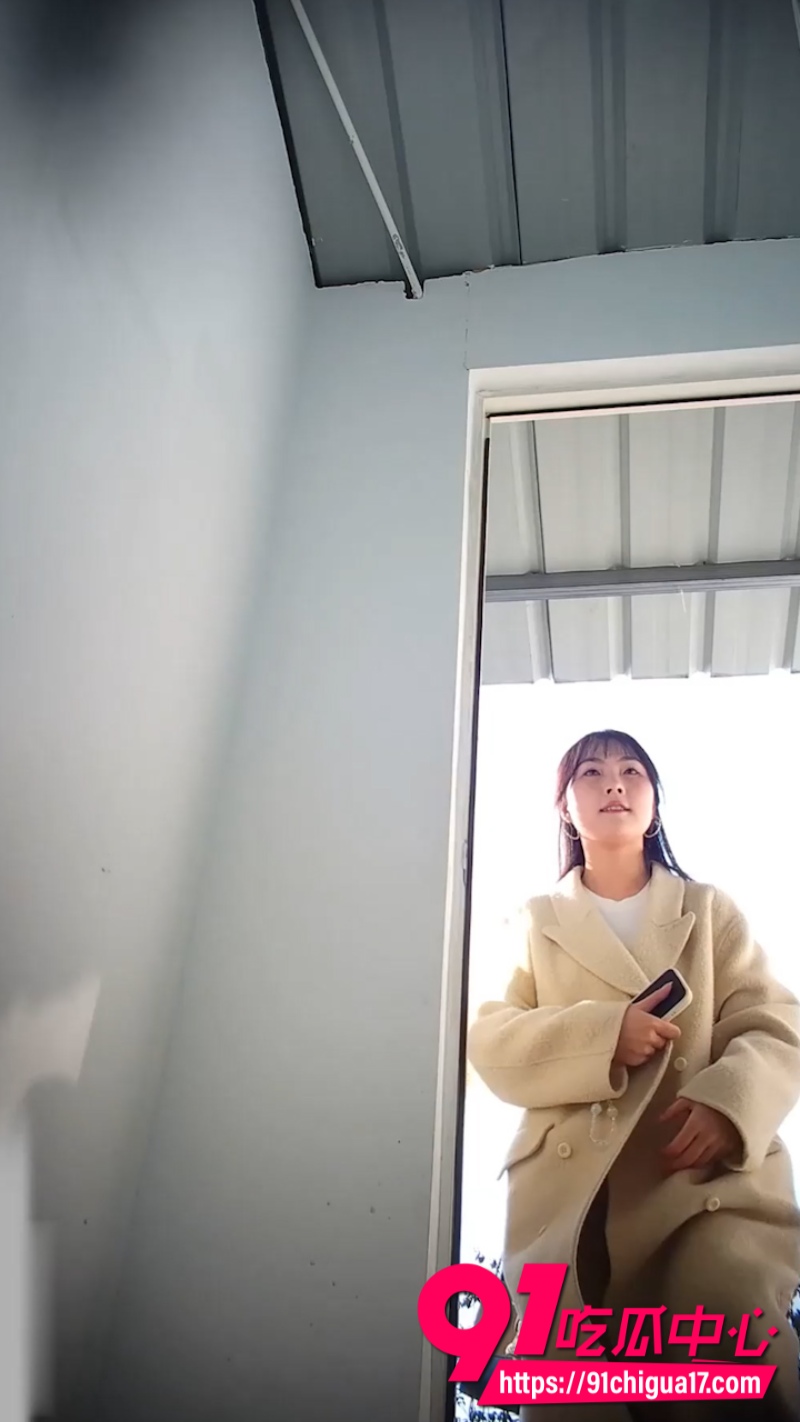 极品厕拍超清晰后拍34V 视觉体验细节拉满 美女换内衣看光光
