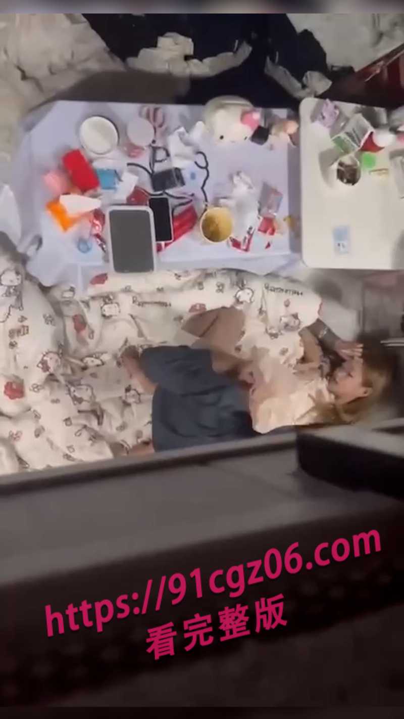 精神小妹带男孩在合租宿舍做爱网页素材2素材水印版 精神小妹带男孩在合租宿舍做爱网页素材2素材水印版