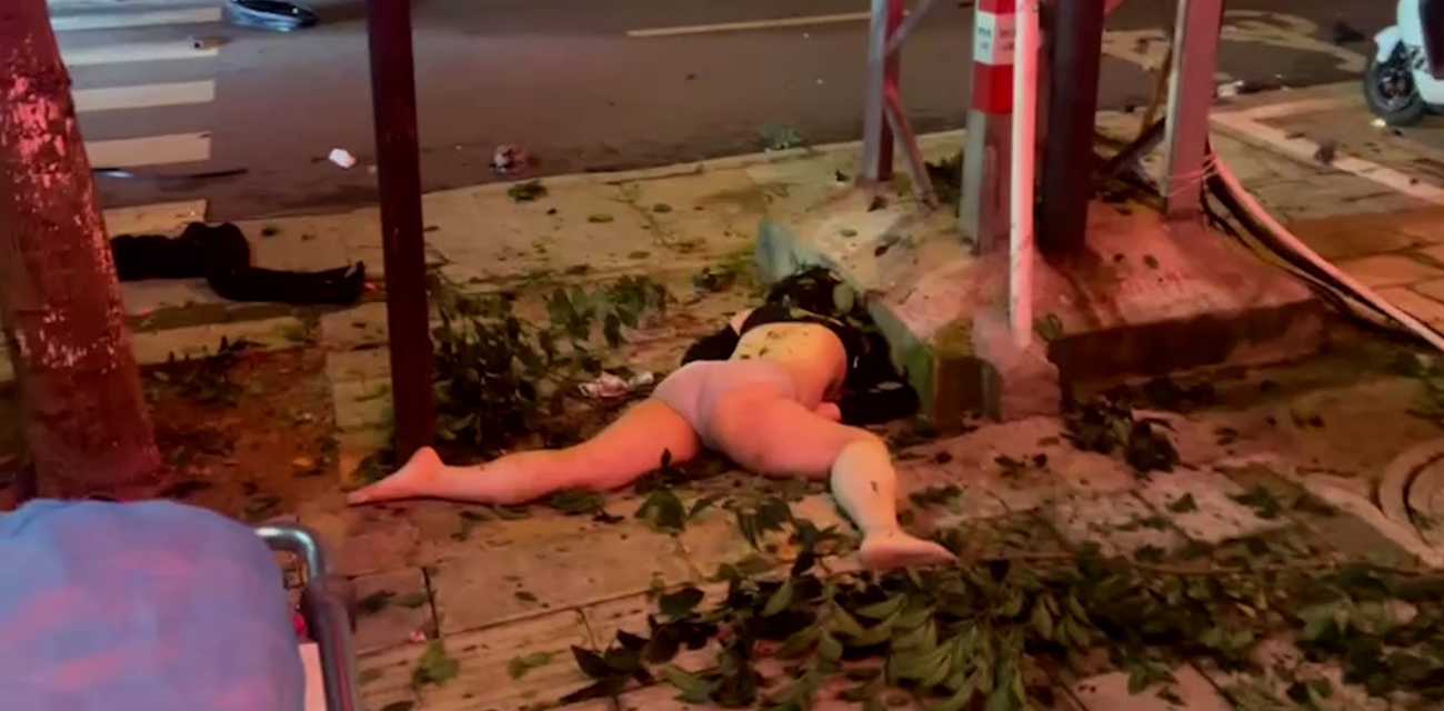 血腥慎入!云南砚山县 锦华宾馆门口发生车祸 现场惨不忍睹