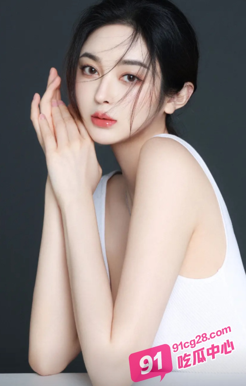 十男调教一母狗 清纯嫩妹被轮操调教 白皙脸蛋淹没在精液套套里！