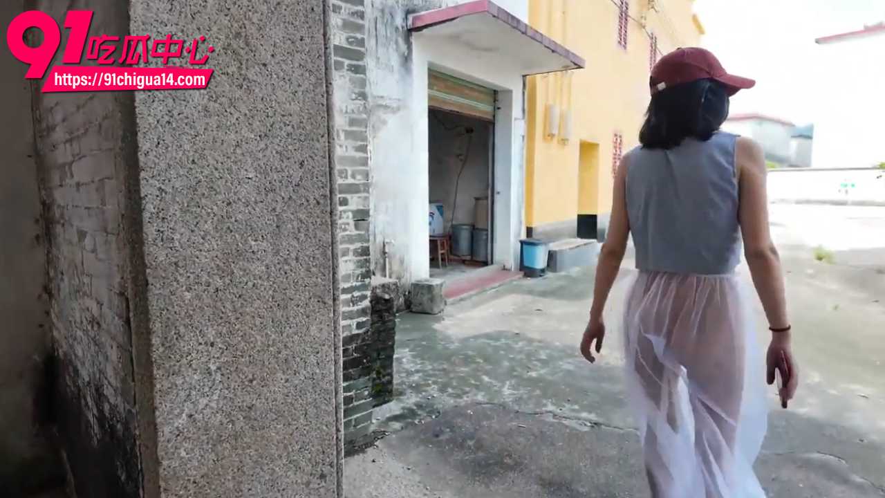 农村露出透明纱裙真空巨乳翘臀挑逗大爷2 农村露出透明纱裙真空巨乳翘臀挑逗大爷2