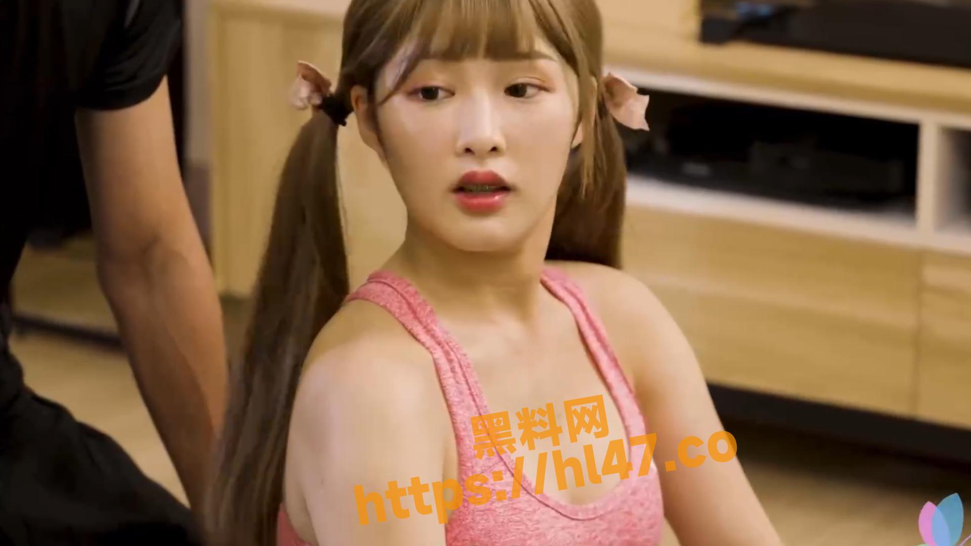 瑜伽教练上门指导见到女孩的美乳蜜桃臀却诱惑不已 强行对其女孩发生了性关系！