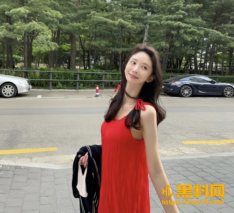 推特高颜值反差婊 小村花 被金主爸爸各种后入爆插 露脸自拍性爱视频流出