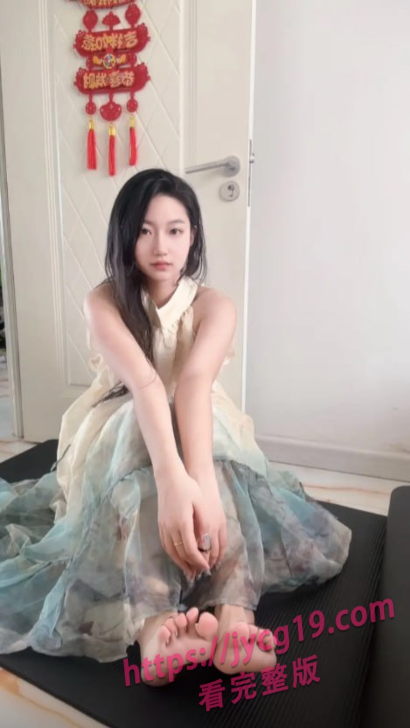 抖音网红小佳甜心黑丝诱惑 清澈眼神下藏不住的欲望 配图2