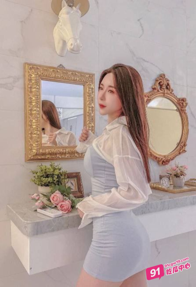 长沙抖音网红琳达网上发裸照撩骚 线下约炮被爆操爽到淫叫不止~ 配图2