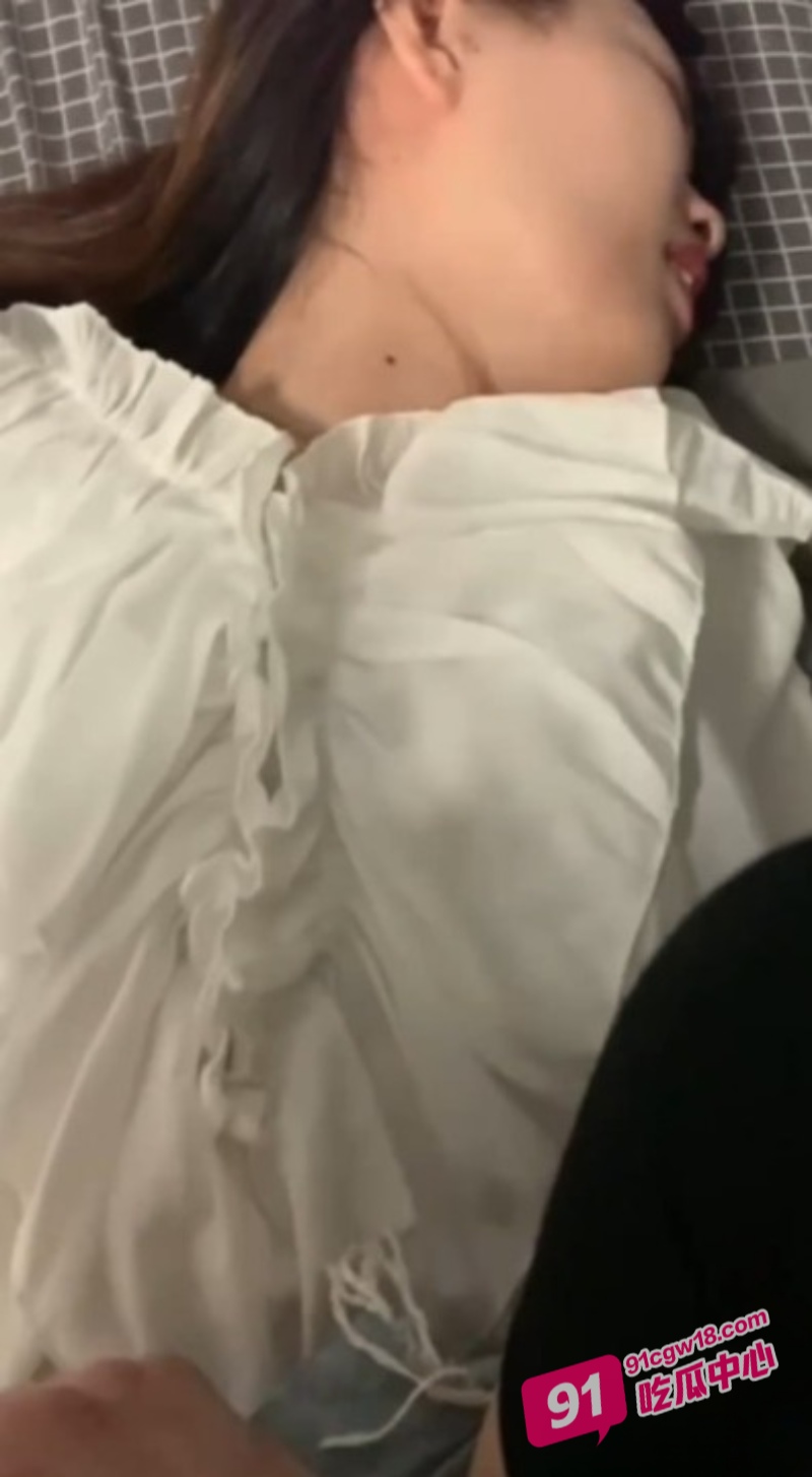 真实勾搭服装店老板娘~和老公长期分居两地 “你以后就是我的男人”