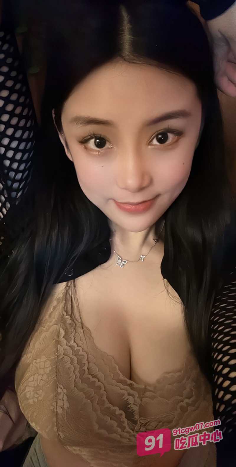抖音百万粉丝奶雯 VIP福利视频流出 童颜巨乳白皙皮肤 不愧是女神 就是会勾人！ 配图2