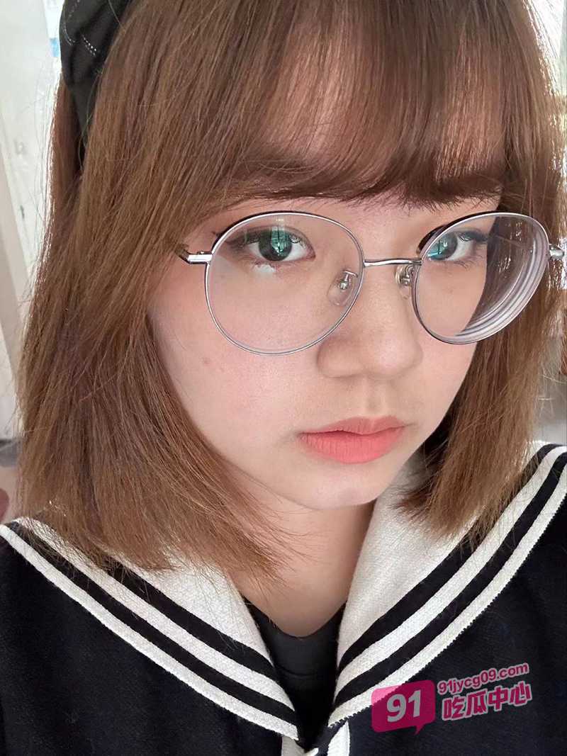 西南财经大学眼镜妹陈丽清 喜欢与男友在楼道激情输出！ 配图3