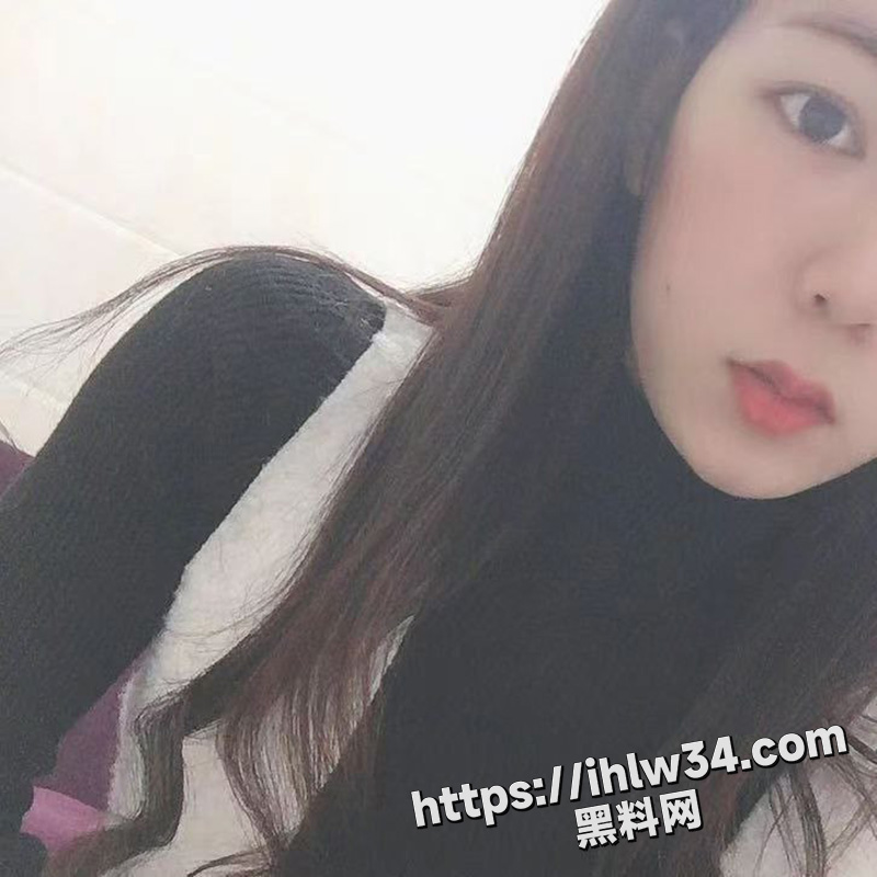 马来西亚医学博士在读的巨乳美女，白天正经上课，放学回家用乳夹玩弄自己的奶子，很是反差！