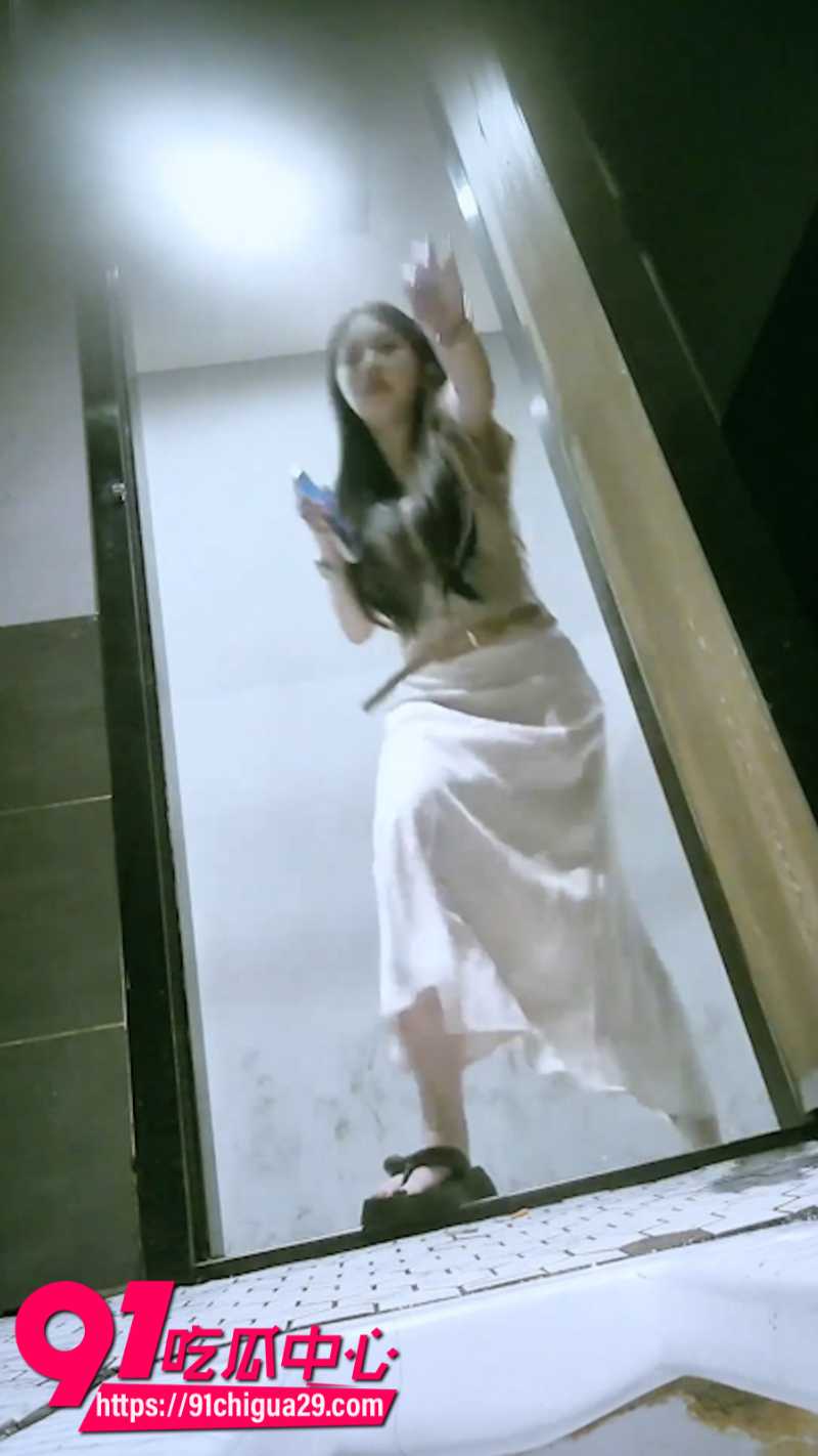 厕拍大神在酒吧女厕所安装针孔摄像头偷拍1 厕拍大神在酒吧女厕所安装针孔摄像头偷拍1