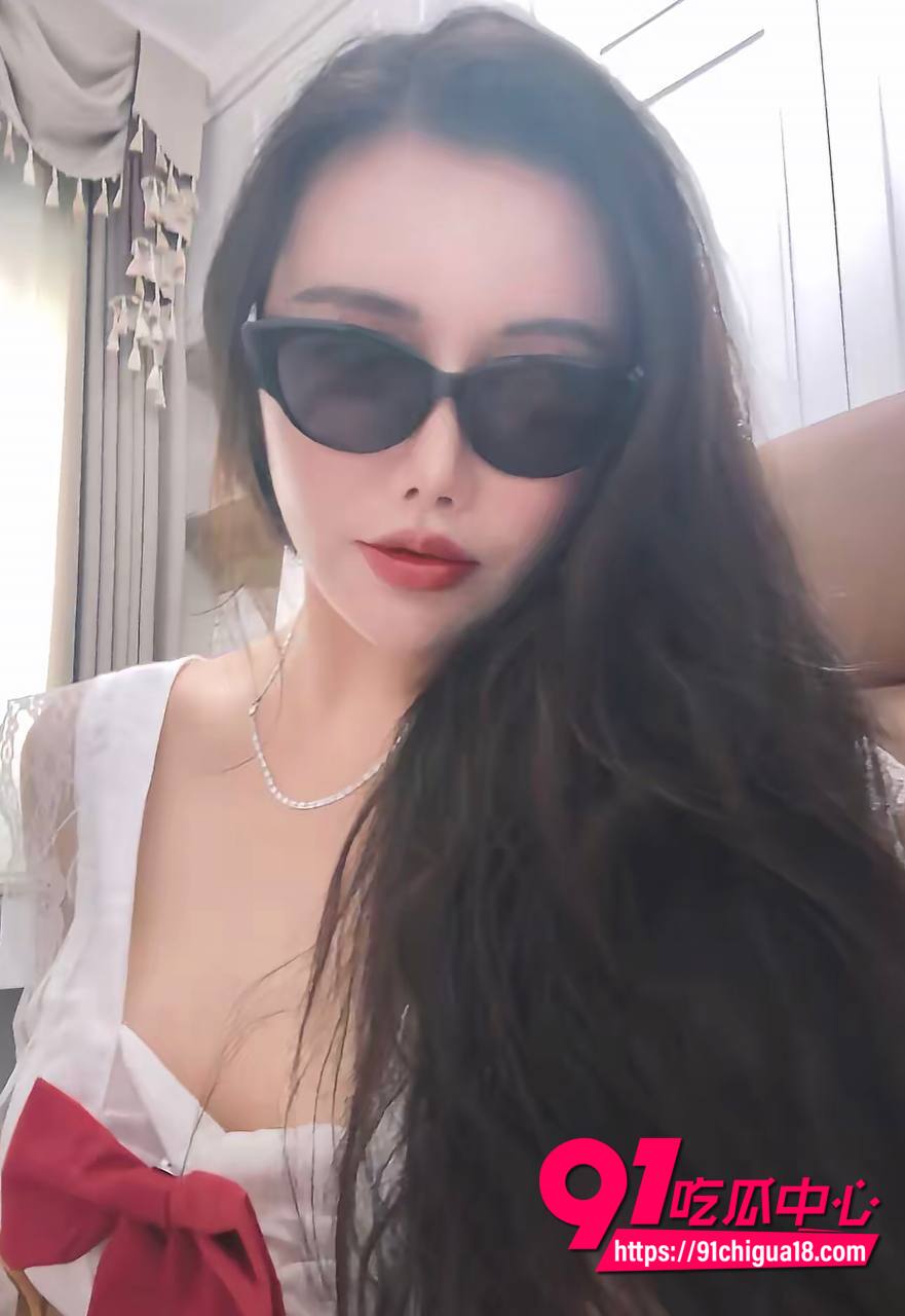 微博CG洋大葱自慰潮喷视频3