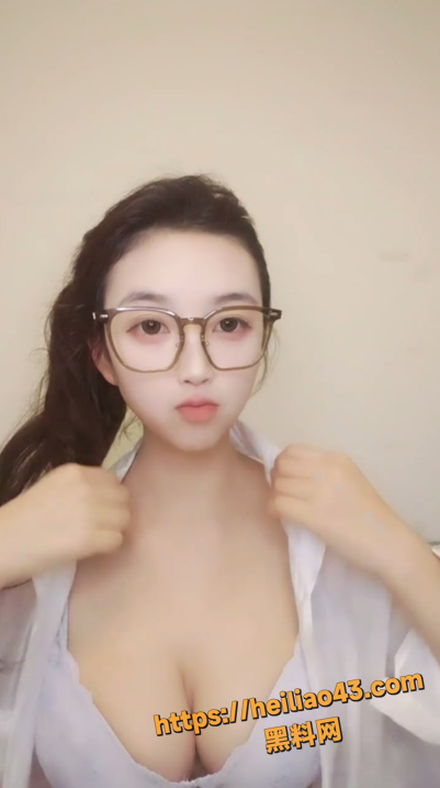 极品巨乳女主播 三上荟子 录播合集 甜美长相搭配深渊巨乳 反差到流鼻血！
