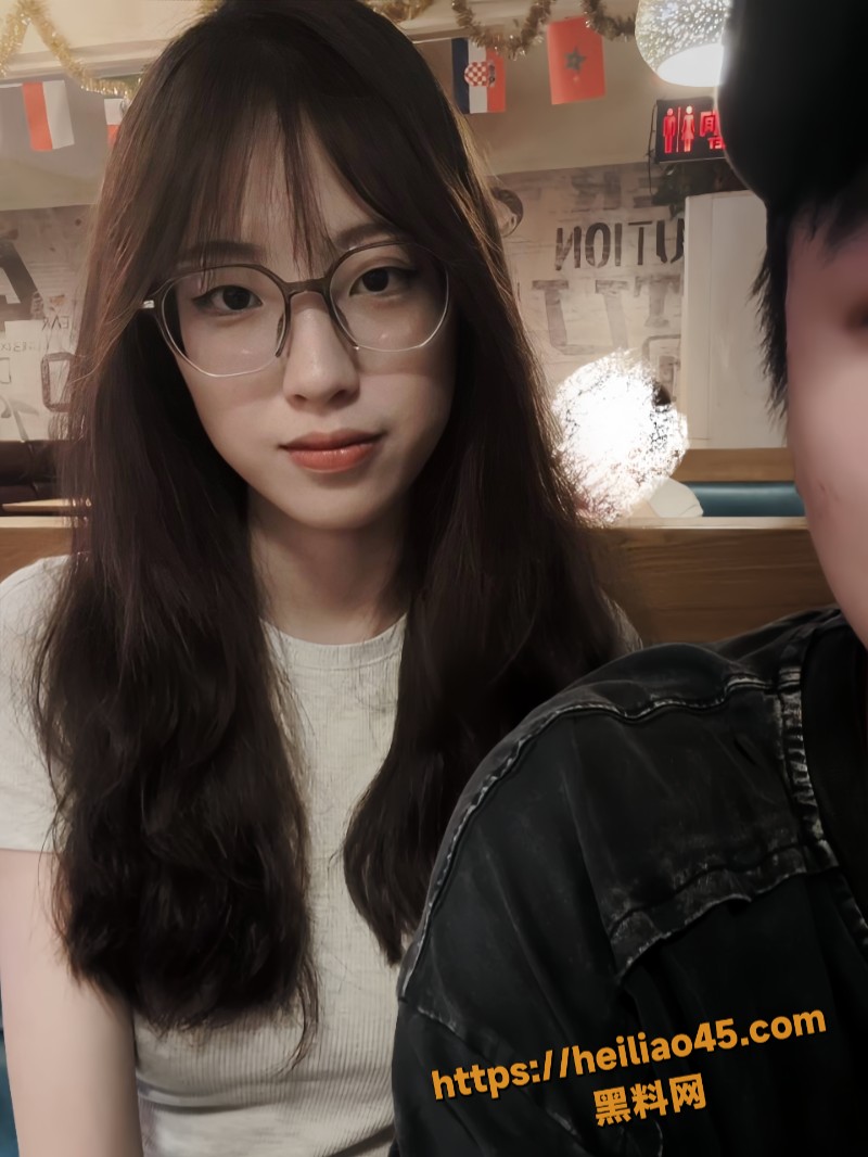 政法大学眼镜妹 赵琦玉 腰细臀翘骑乘啪啪 无套内射淫叫不断！