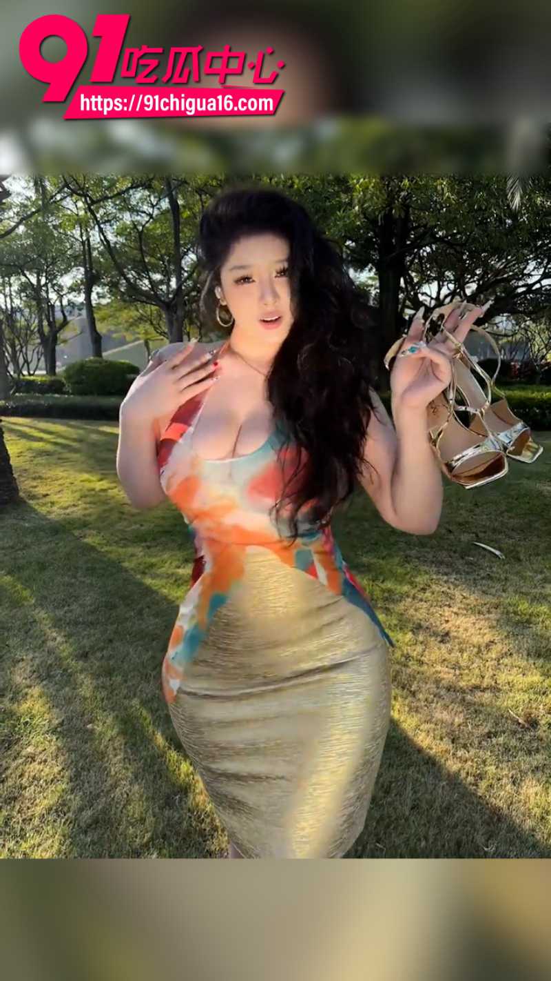 抖音女网红selianacola 在直播间擦边诱惑 粉嫩骚穴让狼友们大饱眼福