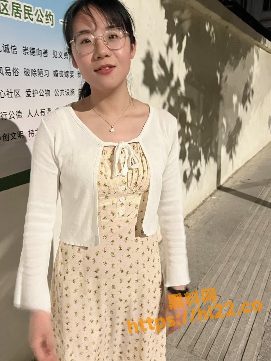 极品眼镜反差婊人妻少妇 马老师 与老公私底下的高潮性爱是那么的淫骚！好在肥水没有流到外人田里～