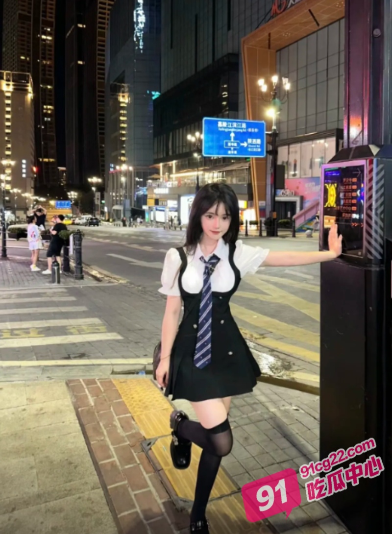 萝莉就要疯狂插 抱着翘臀打桩后入 娇嫩胴体让人血脉喷张！ 配图2