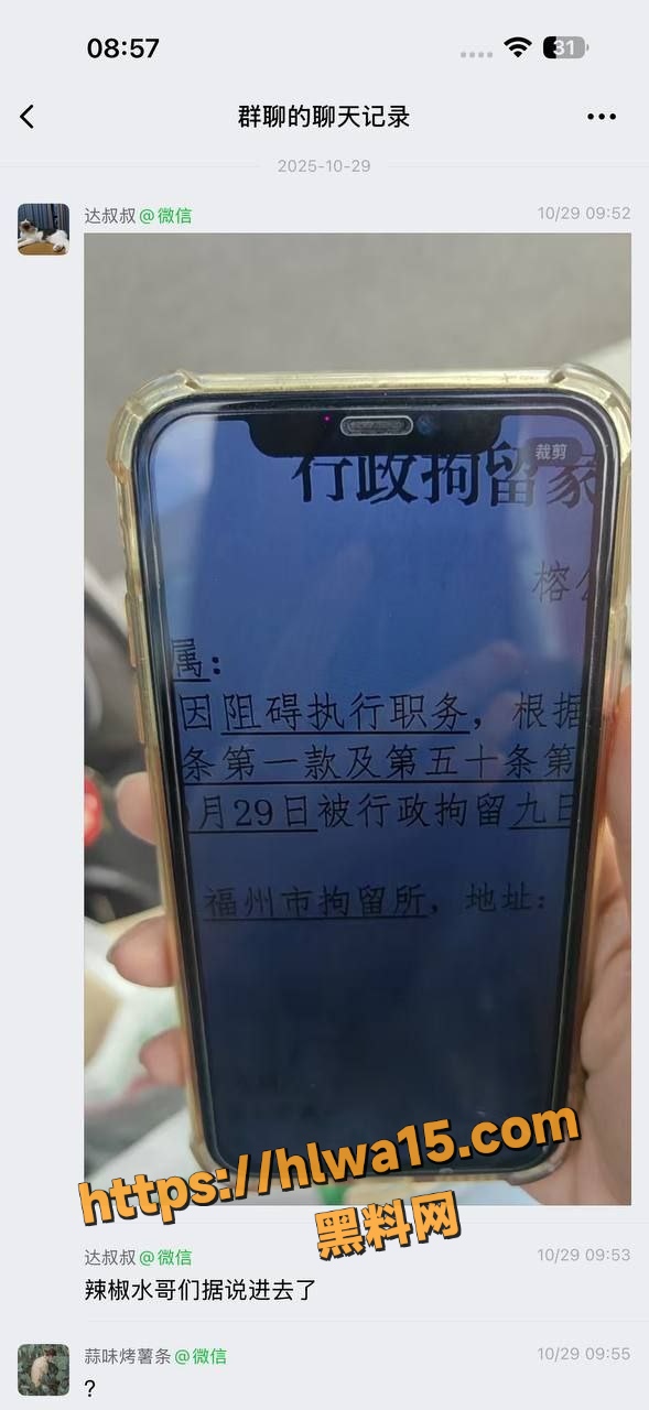男子骑摩托上高速被交警拦停 拒不配合遭辣椒水伺候 交警执法过度 引发争议