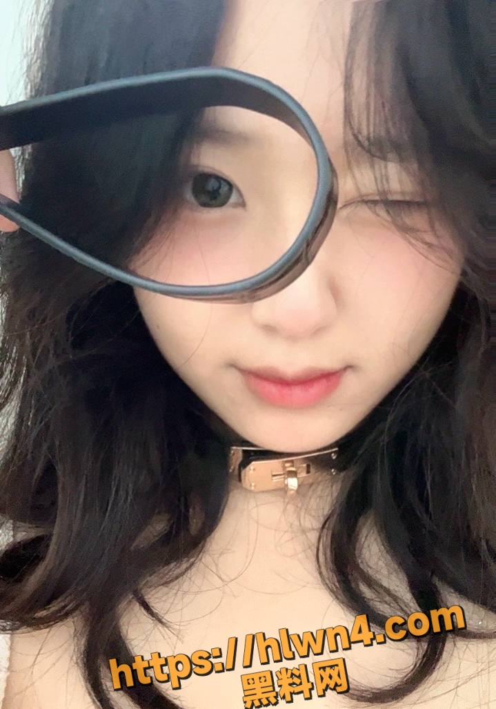 成都第三十六中高中生陈欣桐 今年刚满18岁 迫不及待的就跑去推特上卖视频 奶子发育的爆炸！独家曝光