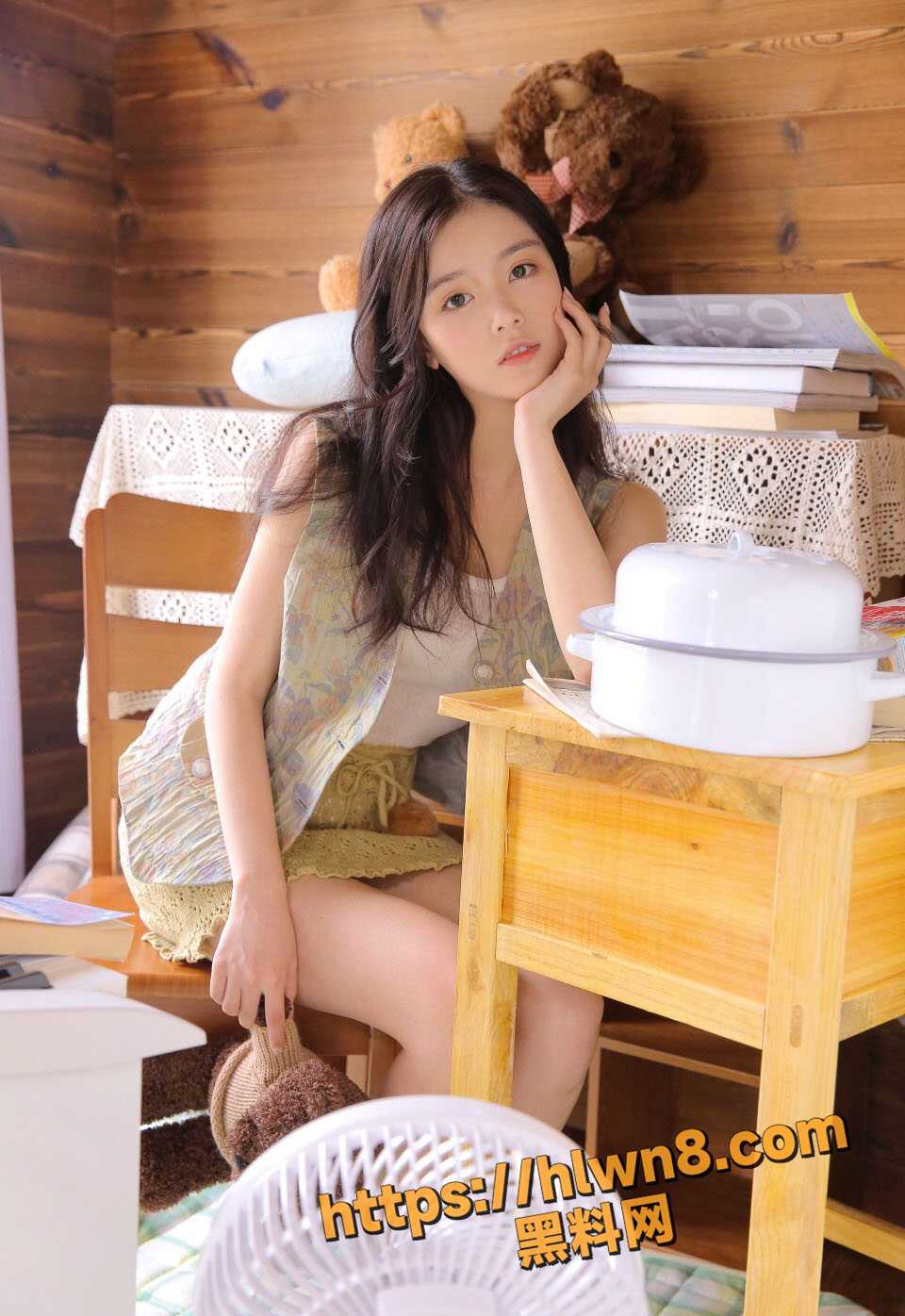 海角大神在落地窗前玩弄兄弟老婆 豪乳翘臀堪称一绝 含泪猛肏最后射她一胸！