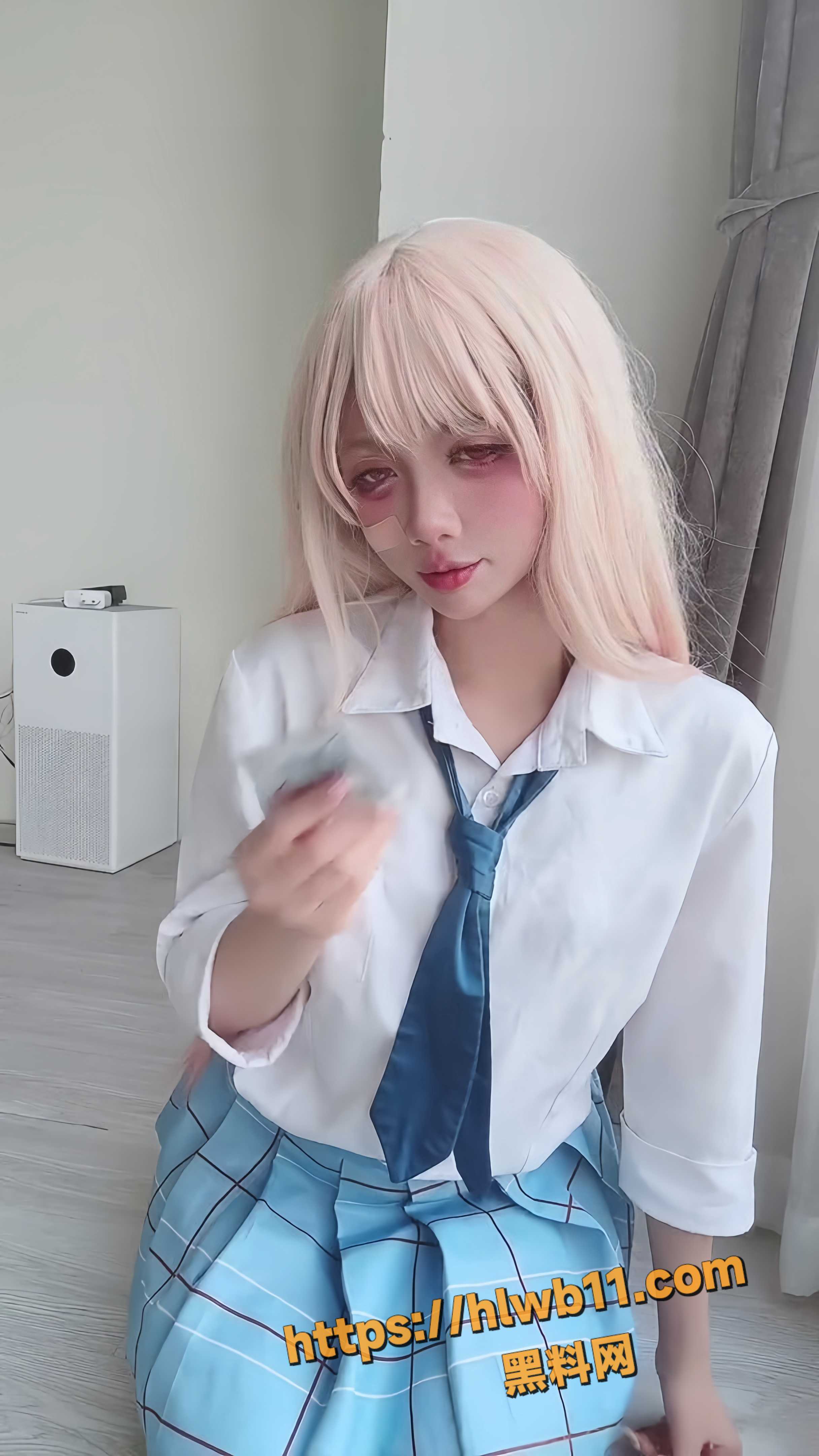 Onlyfans人气网红 PoppaChan 最新付费福利流出 JK制服擦边挑逗 这小眼神无敌了！