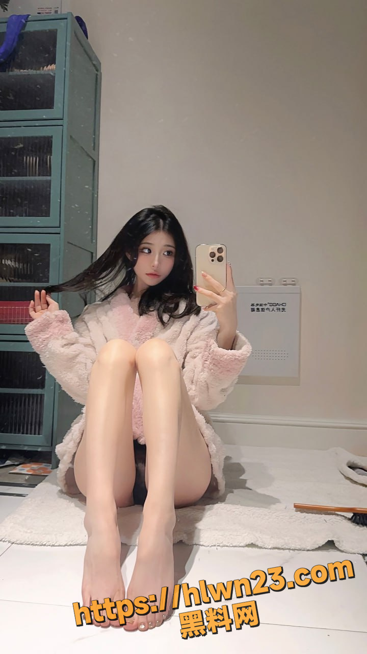 童颜巨乳不如硕大屁股 高颜值S曲线完美身材模特 这屁股光看看都忍不住想上去玩弄一番！