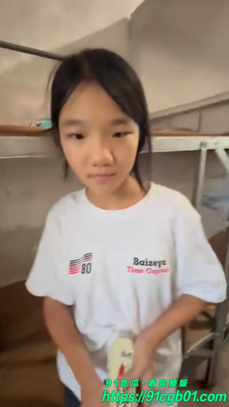 广西梧州市石桥中学 恶性校园暴力事件 女孩被八名女同学羞辱打骂逼其下跪