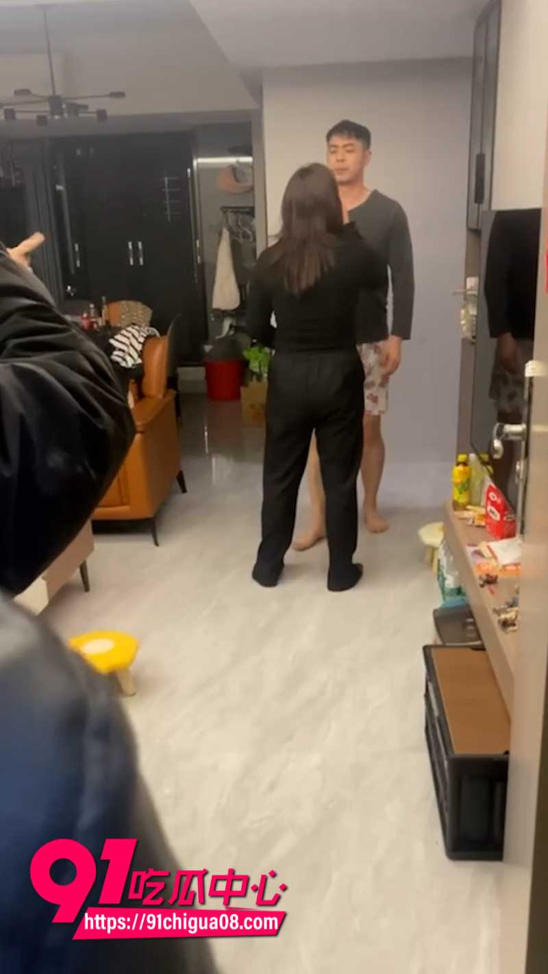 潮汕帽子叔叔出轨被原配抓奸在床3