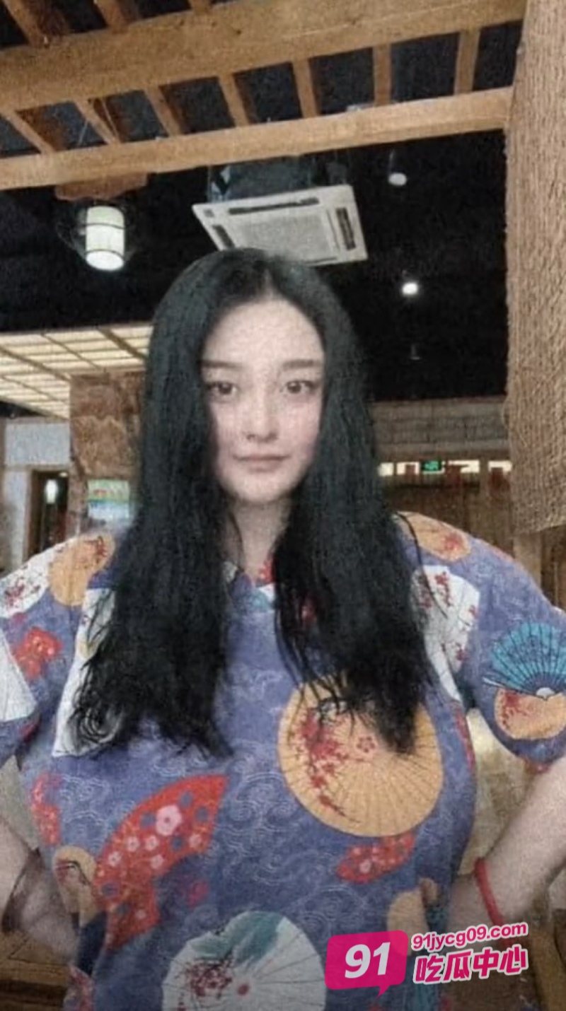 快手17W网红主播好小狗 两颗超大奶子非常耀眼～ 配图2