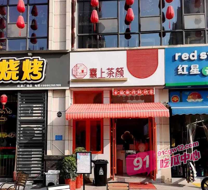 湖北荆门熹上茶颜已婚老板娘吴浩然 白日店里她端庄大方 背地里与男员工各种性爱花活 配图7
