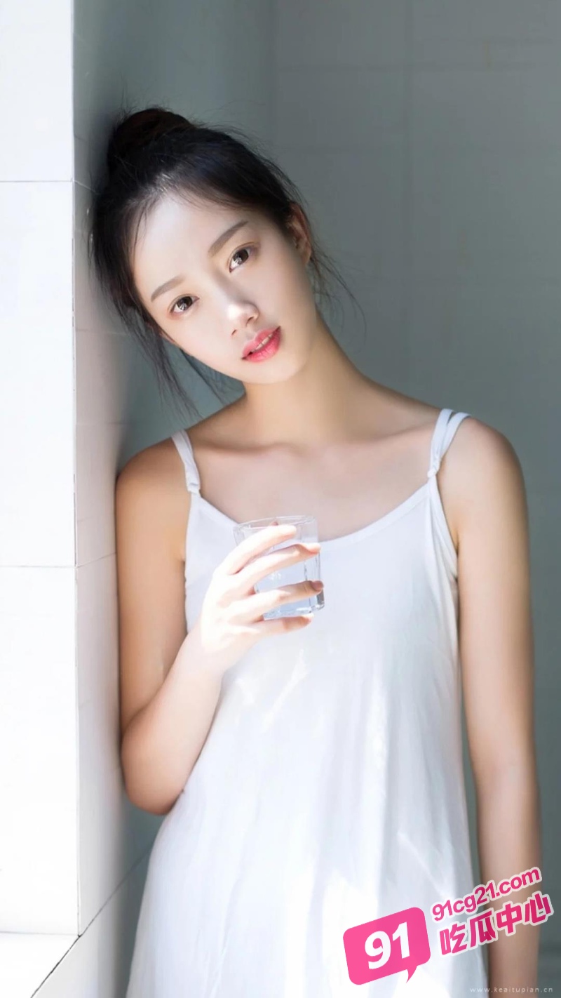 清纯学妹被我灌醉～浅浅尝一口肥嫩的小穴带回家猛操！