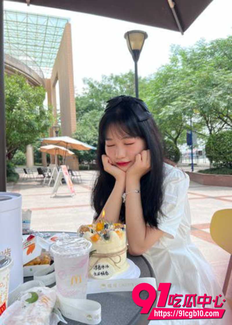 反差眼镜妹女仆1