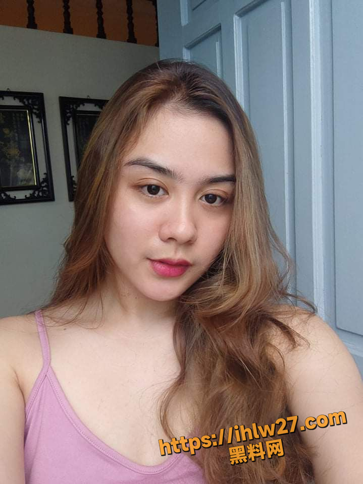 一个很有女人味的少妇独爱年轻帅哥 与小鲜肉弟弟恋大战三个回合 排骨型弟弟卖力冲刺直捣凤穴！