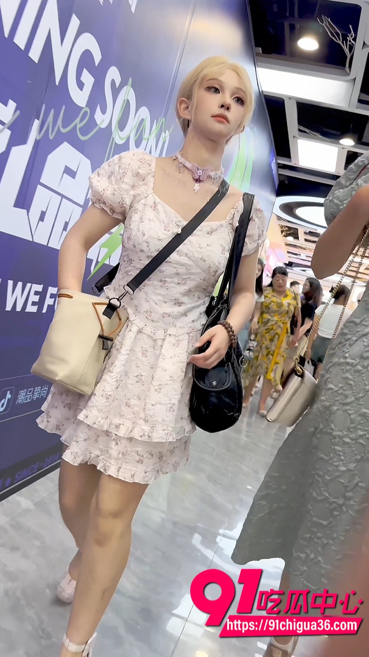 KFC抄底甜美混血学生妹2